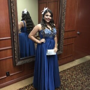 Elegant Blue Evening Gown